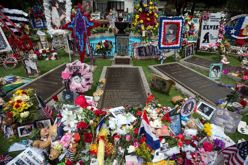 elvis presley grave Large